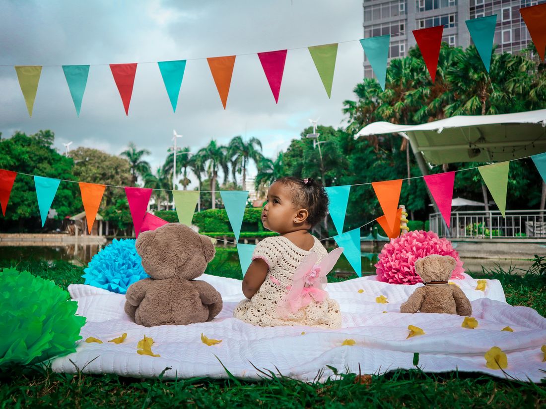 Sesión fotográfica infantil con decoración de cumpleaños